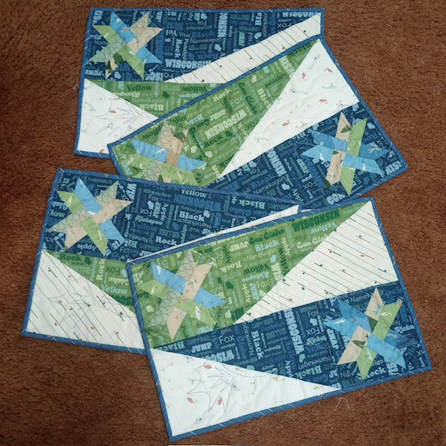 Set of four quilted placemats with star pattern